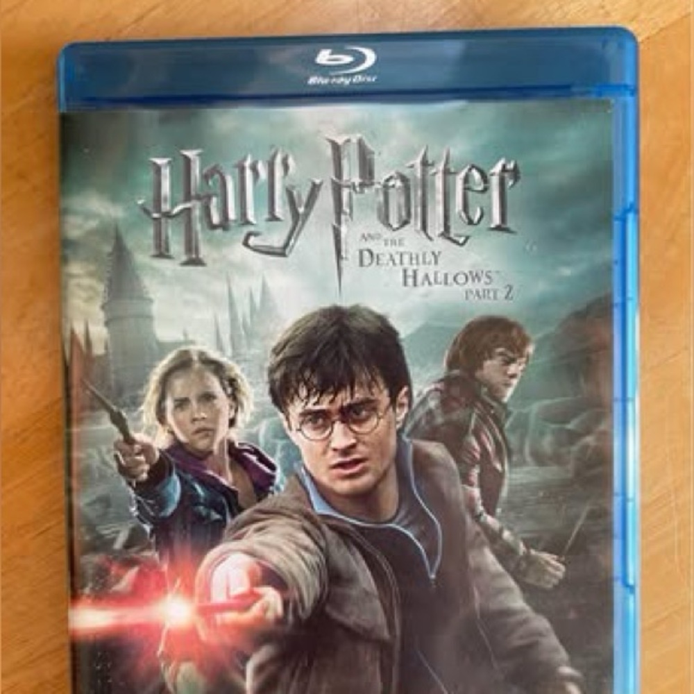 Blu-Ray Harry Potter & the Deathly Hallows Part 2. Has DVD As Well. Not Tested